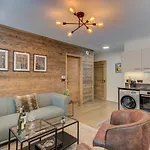 White Pearl A02, Alpes Agency, Chamonix, Sleeps 4 Lägenhet