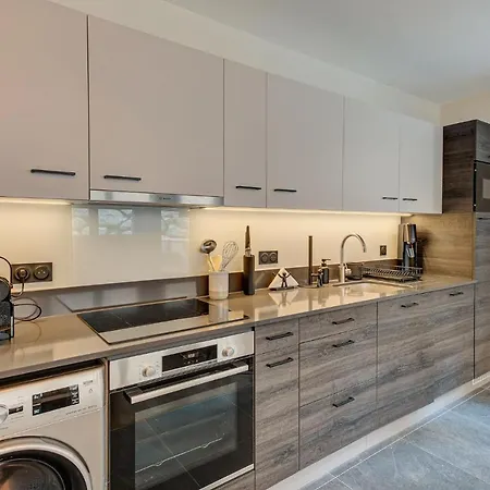 Apartment White Pearl A02, Alpes Agency, Chamonix, Sleeps 4 *